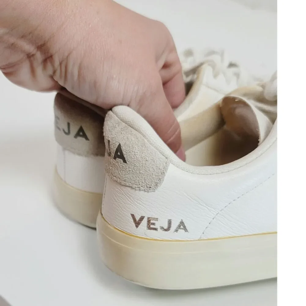 VEJAS CAMPO LEATHER SNEAKERS IN WHITE/GRAY, SZ 5